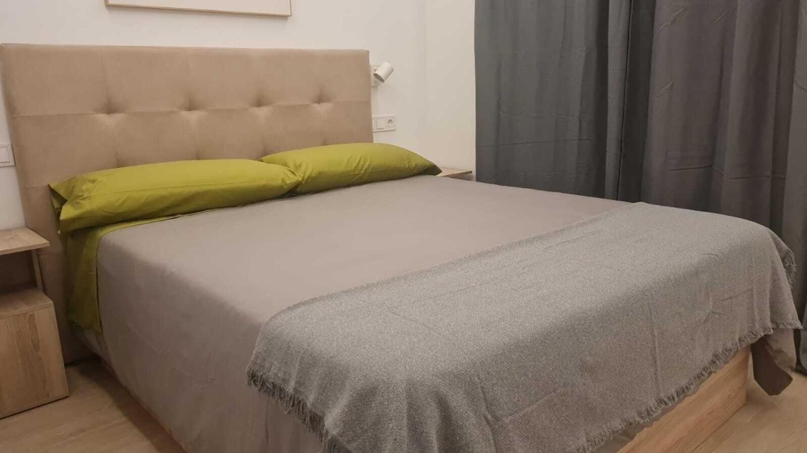 Suits Recien Reformadas Marques De Vadillo Madrid Room photo