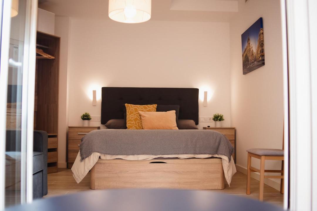 Suits Recien Reformadas Marques De Vadillo Madrid Room photo